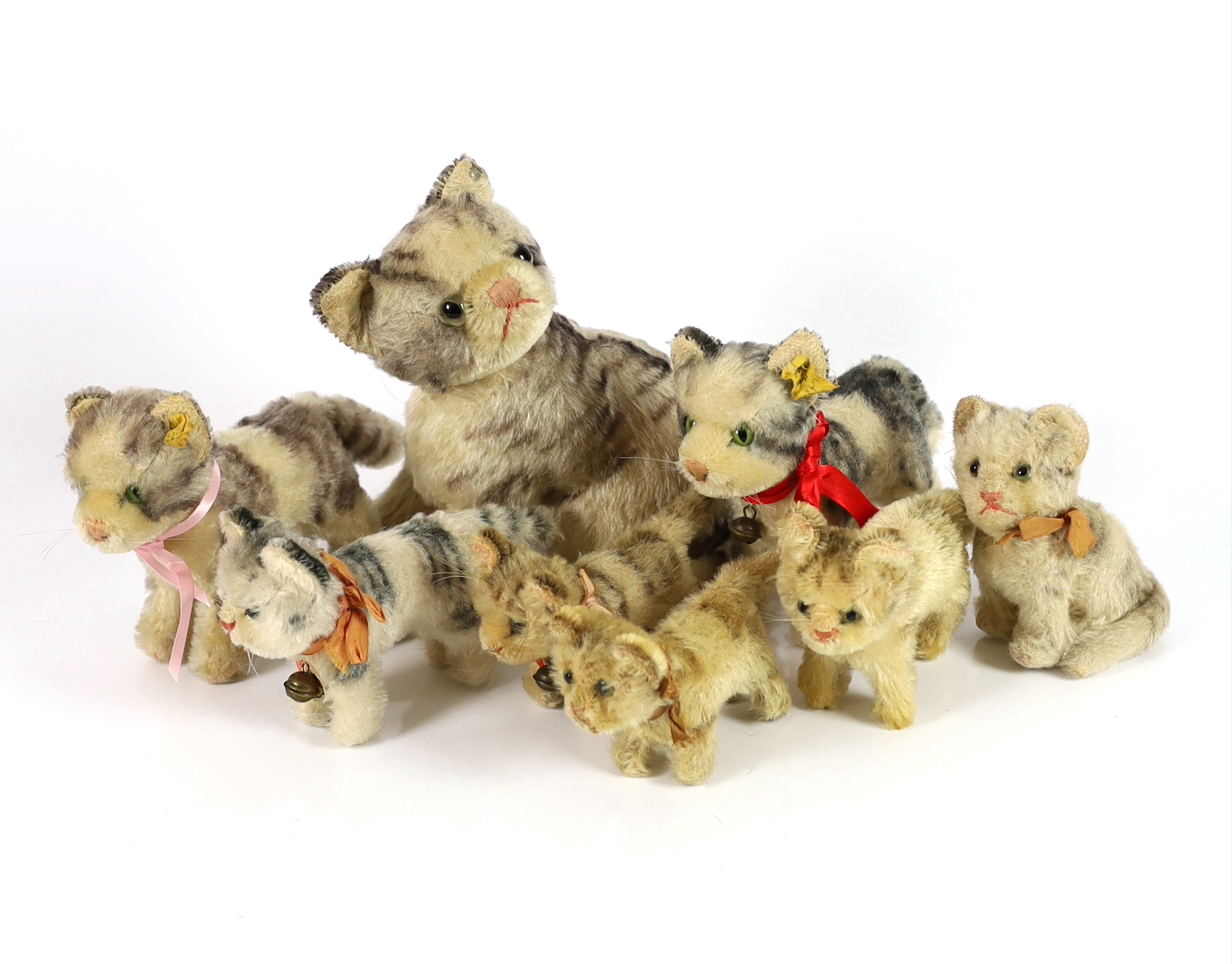 Eight Steiff cats, 1950's (8)